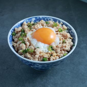 温玉鶏そぼろ丼