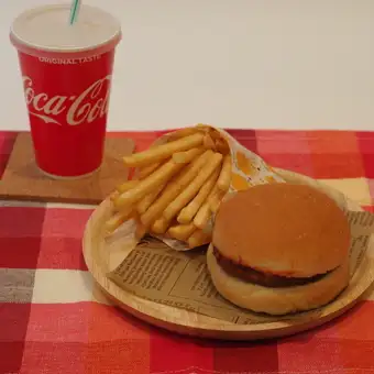 ボウリング&パーティー◆軽食プラン ハンバーガー&ポテトセット◆2,200円(税込)