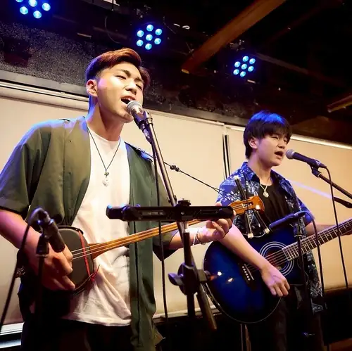 Cheers to a live Okinawan folk song performance!