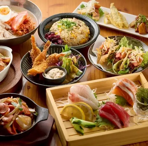 A wide variety of Okinawan dishes are available!