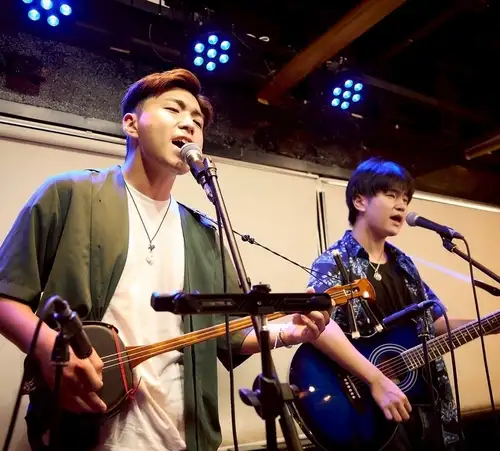 Three shows a day! Island folk music live izakaya
