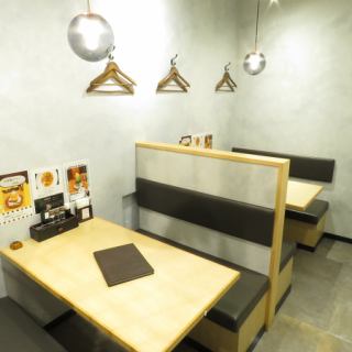 ソファー席でゆっくりできます★