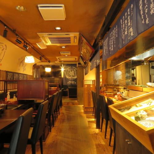 <p>The interior of the store has a calming atmosphere with warm lighting.From small to large groups, you can enjoy in a private space.Banquets can be held for 2 to 45 people per group.</p>