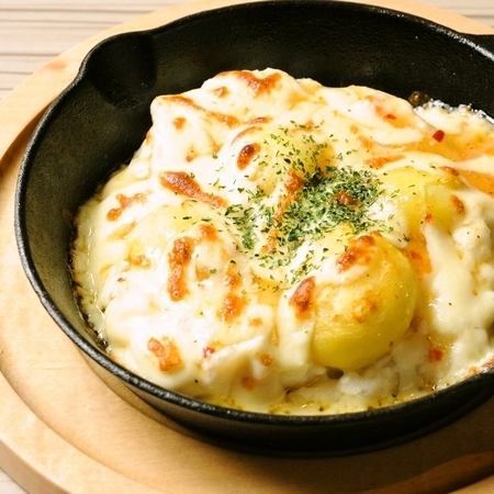 Baked Potatoes with Cheese