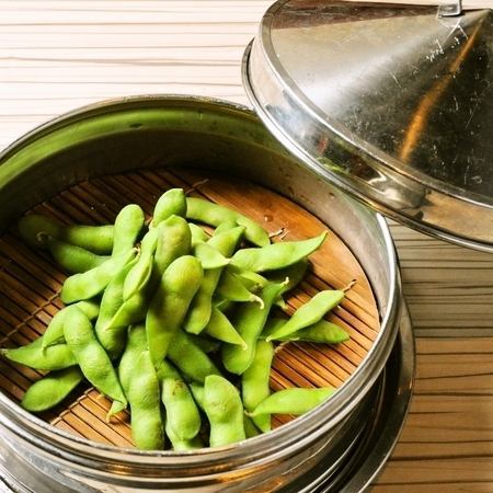 Steamed edamame that can't be eaten