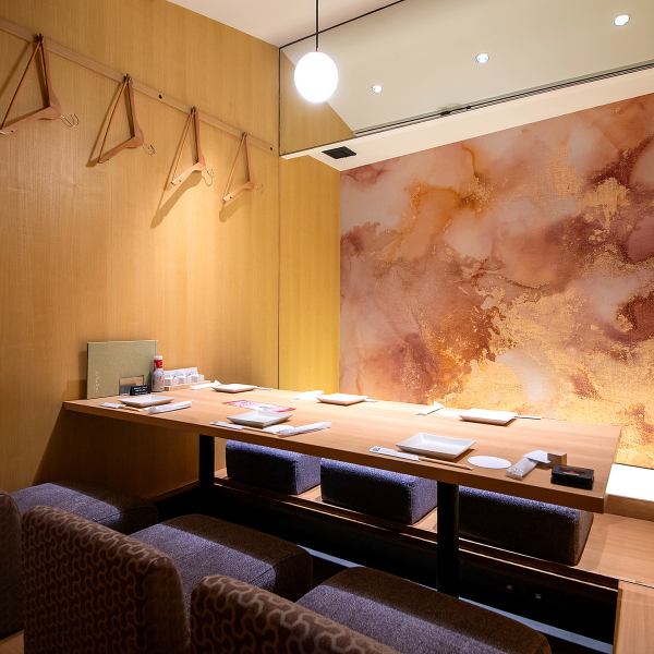 【会社宴会にも◎】 京を感じるモダン＆スタイリッシュな完全個室は最大42名様までOK☆中～大規模な会社宴会や大型宴会に◎落ち着いた空間の個室をお探しの幹事様、お早めにご連絡ください！大人数のご宴会に最適なお部屋は人気につき、早めのご予約がお勧めです♪