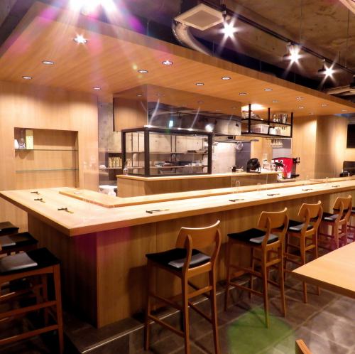 We have counter seats where you can relax.The shopkeeper will provide yakitori according to the customer's pace.Not only for single use, but also for important occasions such as entertainment and anniversaries.