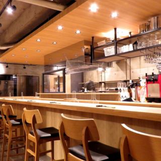 A higher-grade charcoal-grilled yakitori specialty restaurant [Entei] The high-quality interior of the restaurant is ideal for entertaining guests.Please enjoy dishes that go well with yakitori, such as carefully selected sake and shochu.