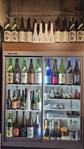 【約40種の日本酒】店主の目利きで旬の日本酒を常に40種程度ご用意しております。月替わりです。