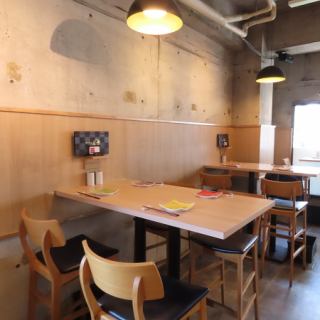 2名様～最大4名でのご利用可能のテーブル席。少人数の宴会でのご利用はもちろん、女子会や接待など大事な人のおもてなしなどに最適です。