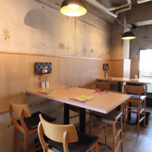 2名様～最大4名でのご利用可能のテーブル席。少人数の宴会でのご利用はもちろん、女子会や接待など大事な人のおもてなしなどに最適です。