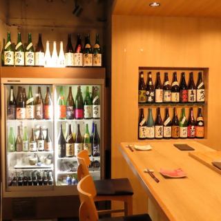 ゆっくりお寛ぎ頂けるカウンター席をご用意。店主がお客様のペースに合わせて焼き鳥をご提供致します。お一人様でのご利用はもちろん、接待や記念日など大切なシーンに◎