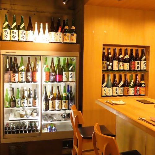 【約40種の日本酒】店主の目利きで旬の日本酒を常に40種程度ご用意しております。月替わりです。