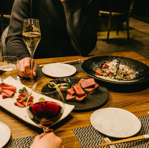 おすすめ【接待・宴会・記念日　90分飲み放題付き】　黒毛和牛＜霜降り・赤身ステーキ食べ比べ＞