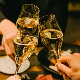 Weekday-only special course: Enjoy lean steak, sukiyaki, shabu-shabu, and egg espuma with all-you-can-drink.