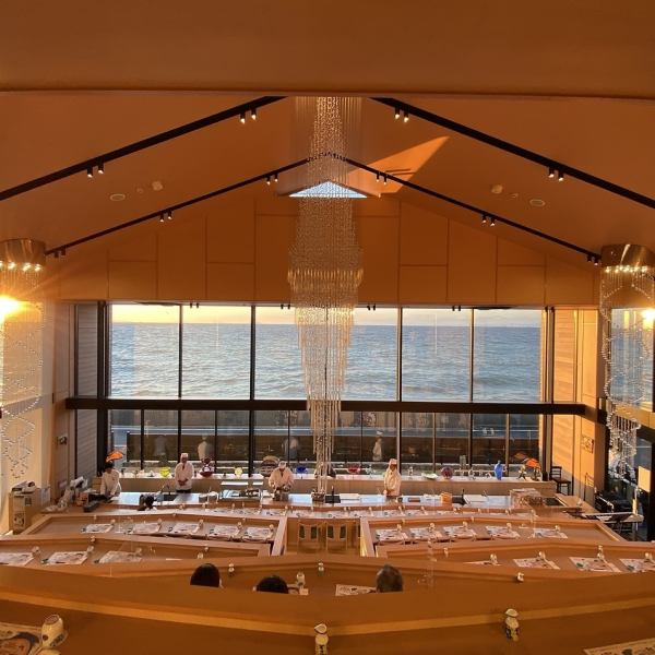 All seats are table seats with a view of the sea ♪ You can spend an elegant time in front of the spectacular view of Awaji Island! Reservations and visits are welcomed by one person.It can also be used on anniversaries and birthdays such as dates, girls-only gatherings, and celebrations! There are also private room seats that can be used by families, so please feel free to contact us.