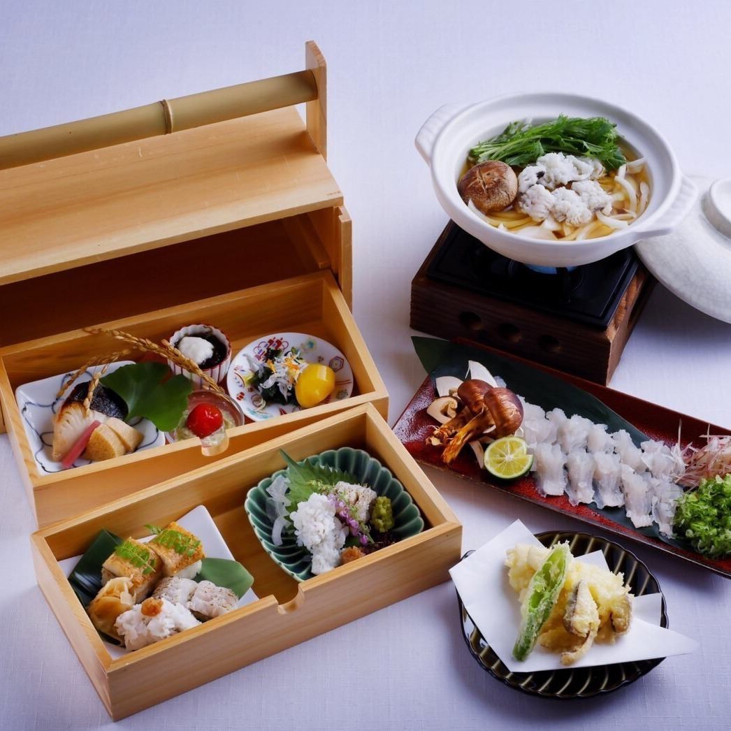 淡路島産、旬の食材を使った和食を全面のオーシャンビューと共にお愉しみいただけます