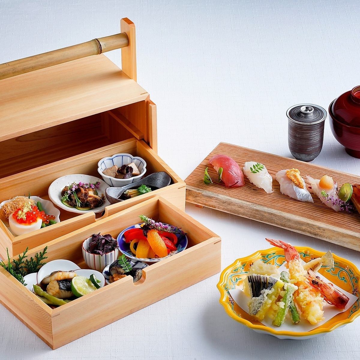 아와지시마산, 제철 식재료를 사용한 일식을 전면의 오션 뷰와 함께 즐길 수 있습니다