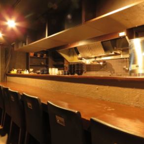 [Counter seats] Counter seats that can be easily used by one person.It is a space where you can feel the closeness of your friends without being formal.We will entertain you with dishes that make use of the taste of ingredients that you can enjoy the feeling of the season and a special space ♪