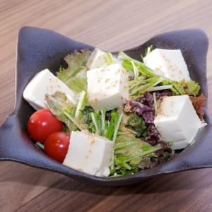 Tofu salad with sesame dressing