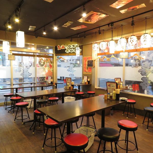 【山ほど多くの喜びをお客様にお届けしたい】お料理はもちろん、ご飲食いただく雰囲気づくりにも当店はこだわっております。夜は提灯が点灯し、どこか懐かしい雰囲気の古き良き居酒屋です。