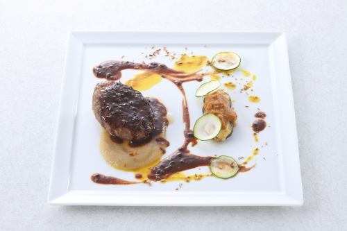 ハンバーグステーキ キーマカレーのアクセント