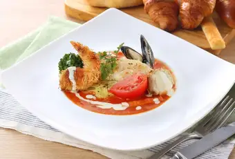 舌平目のブレゼ　イセエビソースとトマトソース