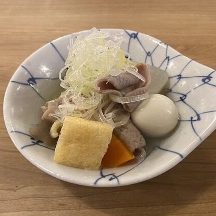 【人気】じっくり煮込んだモツの旨味！塩もつ煮込み