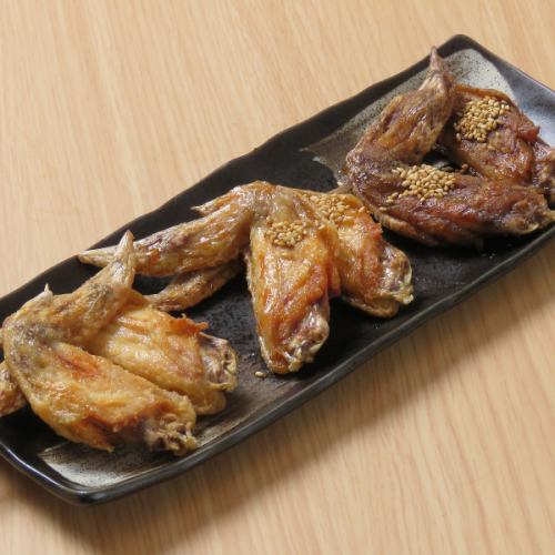 [When you think of Victory, this is it!] Excellent chicken wings marinated in a secret sauce! The fragrant spice is irresistible☆