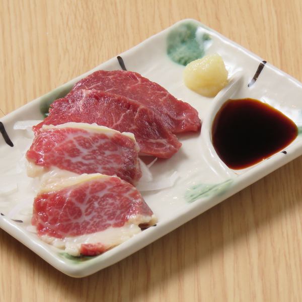 [Three major specialties] Affordable price♪ Horse sashimi