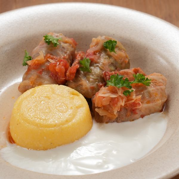 ルーマニアの代表的な家庭料理「サルマーレ」を楽しむ◎