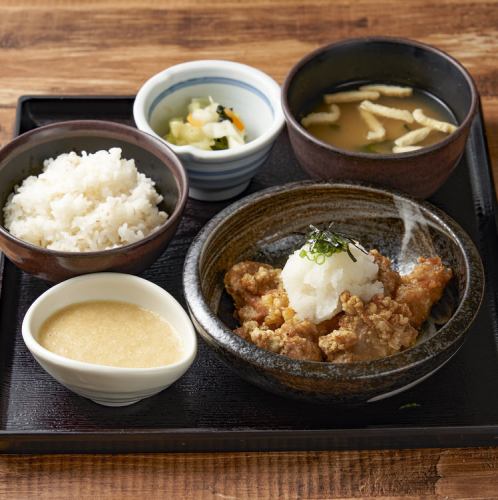 Deep-fried chicken set meal with grated daikon radish and ponzu sauce