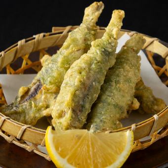 Deep-fried small sardines with seaweed