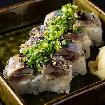 炙り〆秋刀魚押し寿司
