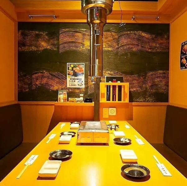 完全プライベート空間で宴会を楽しむ!お席はすべて完全個室です。最大16名様までご案内可能。お子様連れのご家族や、積もる話がある女子会も周囲を気にせずおくつろぎいただけます。各部屋にダクトを設置し換気設備も万全です。窓があるお部屋では開放的な雰囲気も味わえます。