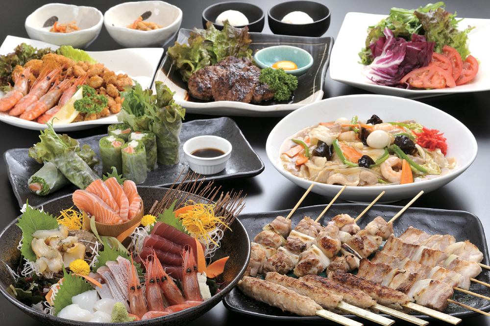 3,300日元即可享用8道菜的宴會套餐。優惠券包含無限暢飲！
