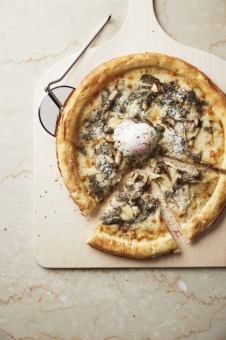 Soft-boiled egg and mushroom truffle cream pizza