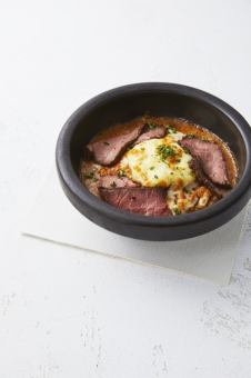 Brown sauce doria with roast beef and creamy truffle mashed potatoes