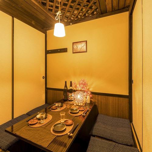 [4 to 6 private rooms] We also have private rooms that can be used by 4 people.Please relax in a calm space.(Kawasaki Private Room Izakaya Local Chicken All-You-Can-Drink Banquet Entertainment Girls' Association Birthday Anniversary)