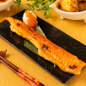 Salt-grilled salmon belly