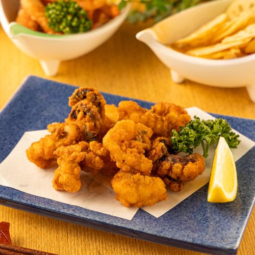 Our specialty fried chicken with sweet and sour sauce/fried chicken cartilage/fried squid tentacles/fried octopus/fried large wing tip