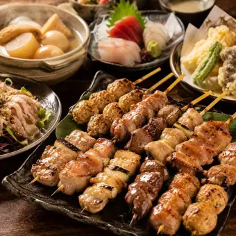 【含3小時暢飲】「元月」八道菜套餐包含炭烤雛內雞肉串、新鮮海鮮刺身、天婦羅和關東煮:¥4930 ⇒ ¥4000