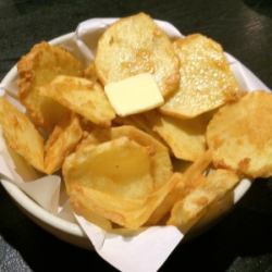 め組名物のポテトフライ