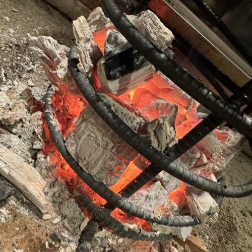 原始焼きとは≪囲炉裏端でじっくりと串焼きにする日本古来から伝わる調理法≫です。