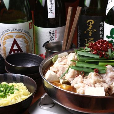 【含2小時暢飲】4750日圓 ⇒ 4500日圓 ♪ 包含博多風味內臟火鍋和海鮮拼盤的7道菜套餐。 《超值套餐》