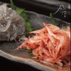 生桜海老と釜揚げしらすを使った料理あり