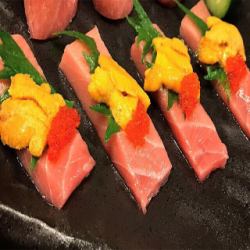 本マグロ中トロ雲丹のせ (4貫)