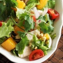 季節野菜の彩りサラダ