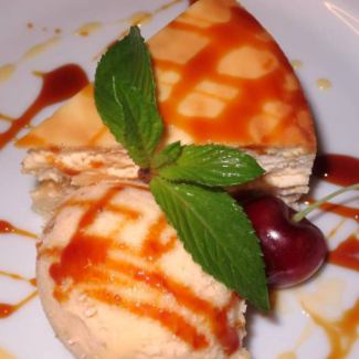 Bake drea cheese of apples ~ With gelato and caramel sauce of roasted apples ~