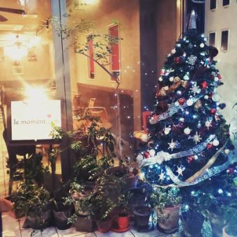 聖誕晚餐套餐（僅含餐點）將於12月24日及25日供應，每位6,600日圓